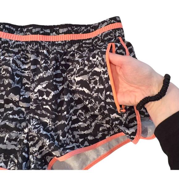Fabletics Active Shorts - Medium - Zipper Pockets! - Black & white w/ Coral Pink - Picture 4 of 9